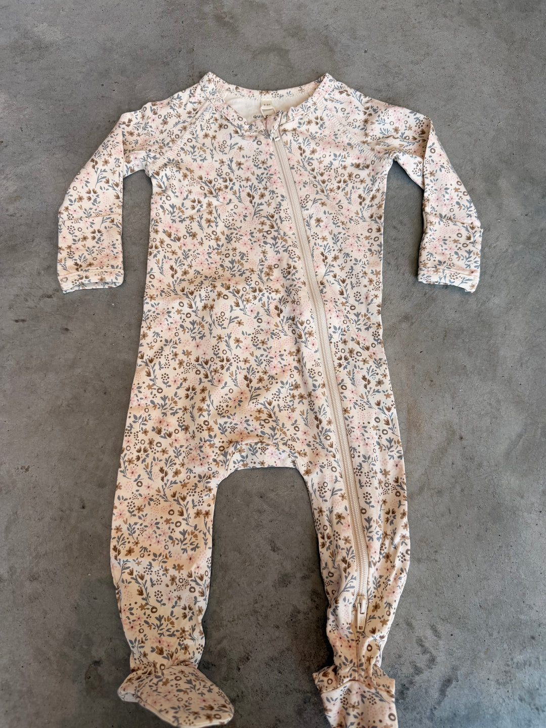 Quincy Mae – Bamboo Zip Footie in Bloom