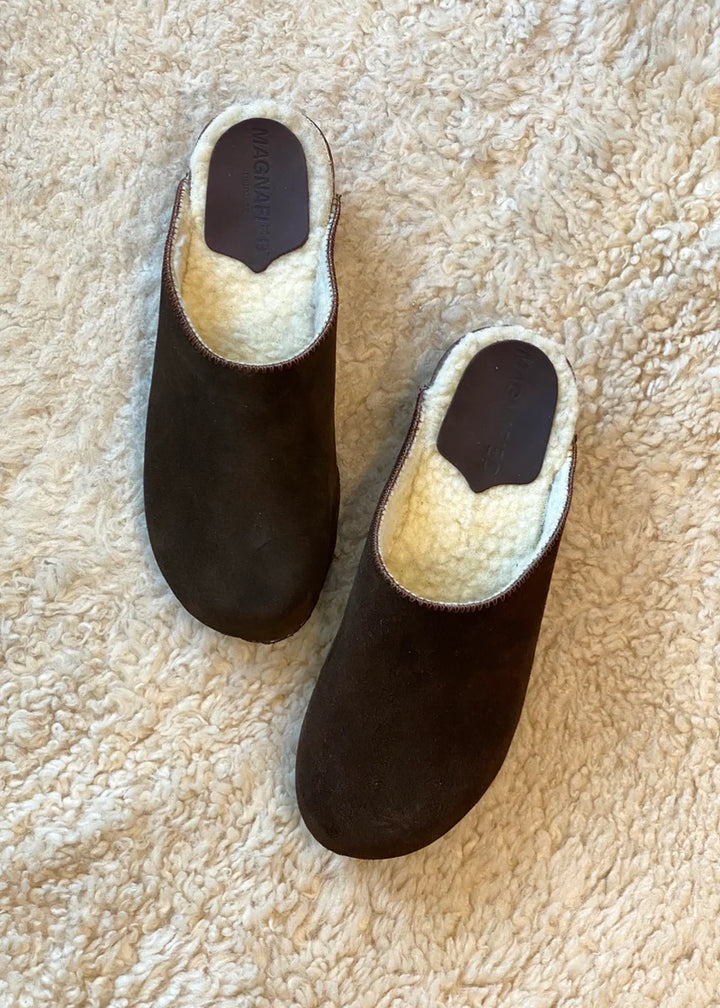 Magnafied – Premium Suede Shearling-lined Clogs in Brown