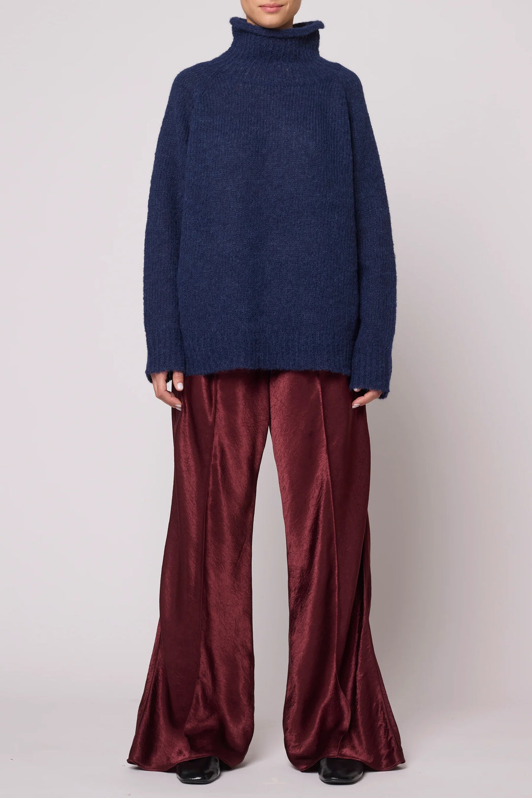 Atelier Delphine – Vasilisa Airy Turtleneck Alpaca Sweater in Navy