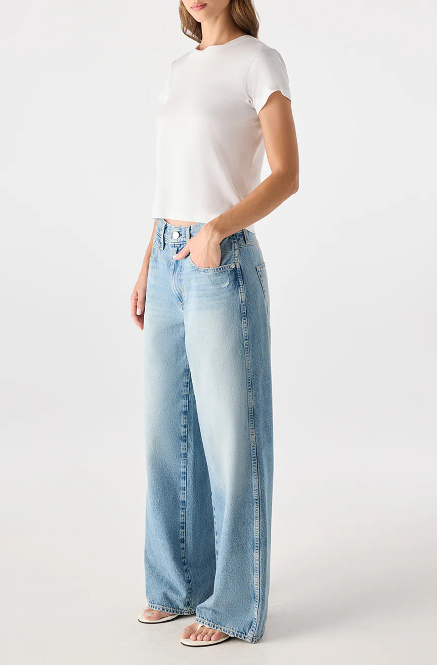 AMO Denim – Kira in Drift