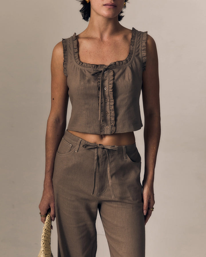 Le Jean – Linen Ruffle Cami in Driftwood