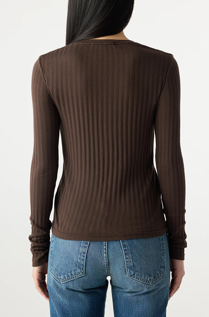 AMO – Lottie Top in Mocha