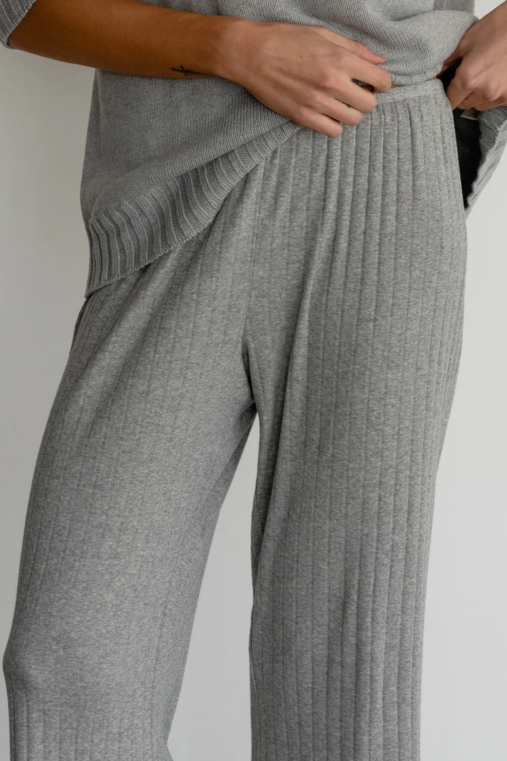 Donni – Pointelle Simple Crop Pant in Heather Grey