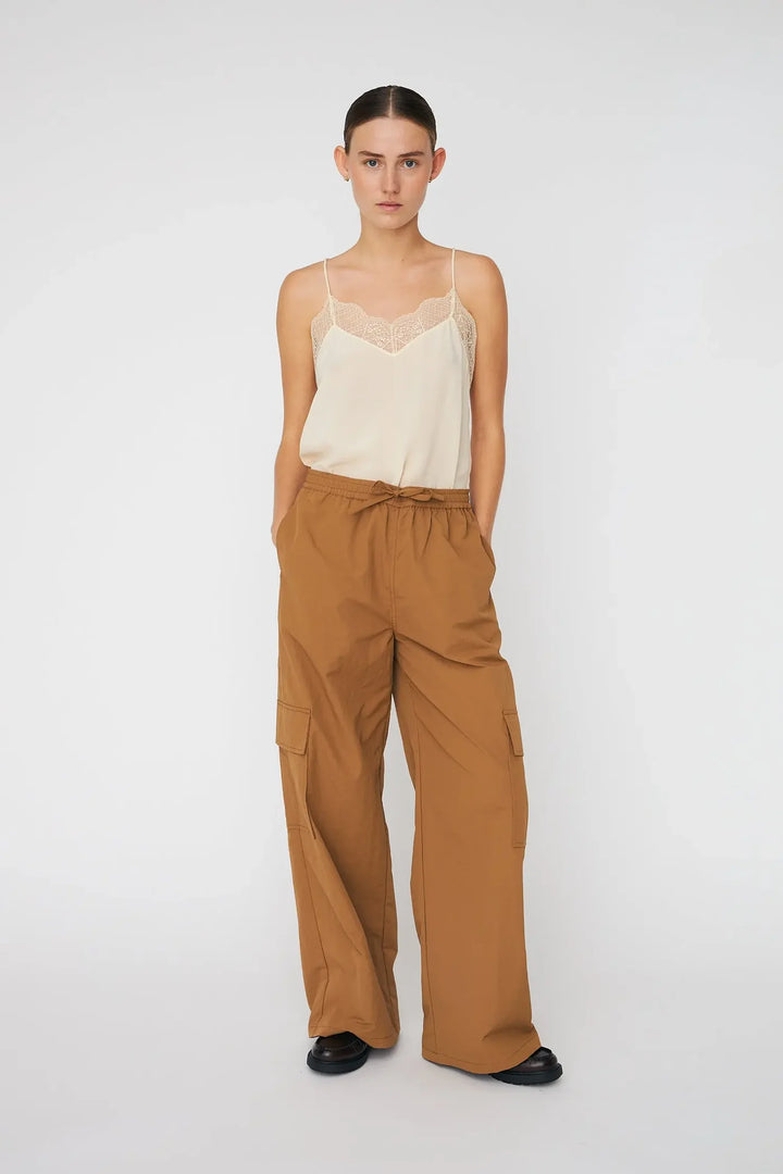 Stella Nova – Oversized Caravan Pants in Camel