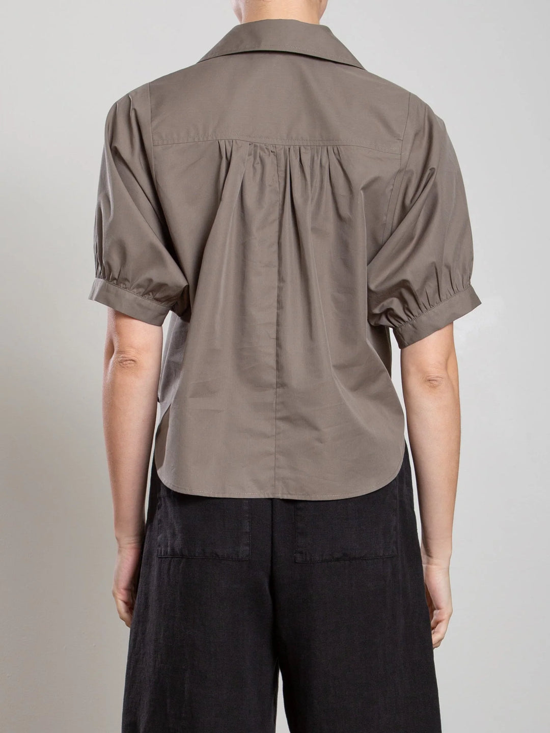Pharaoh – Claude Cotton Crop Shirt in Army