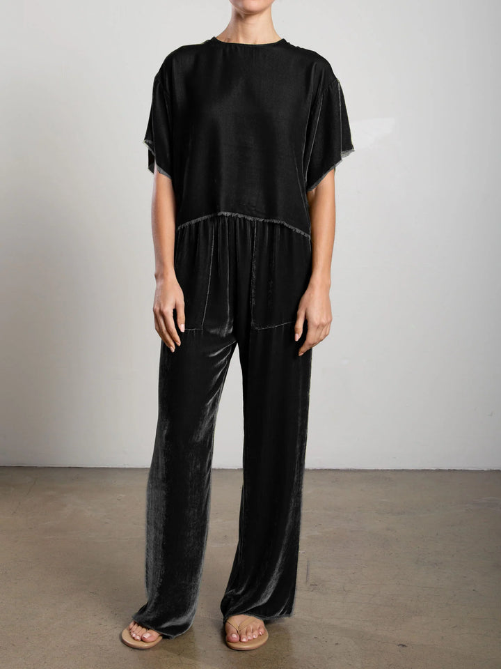 Pharaoh – Taryn Pant in Black Velvet