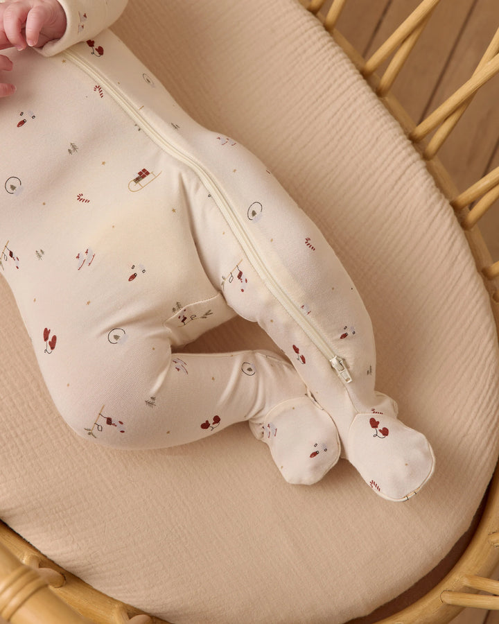 Quincy Mae – Bamboo Zip Long Sleeve Footie in Winter Wonderland