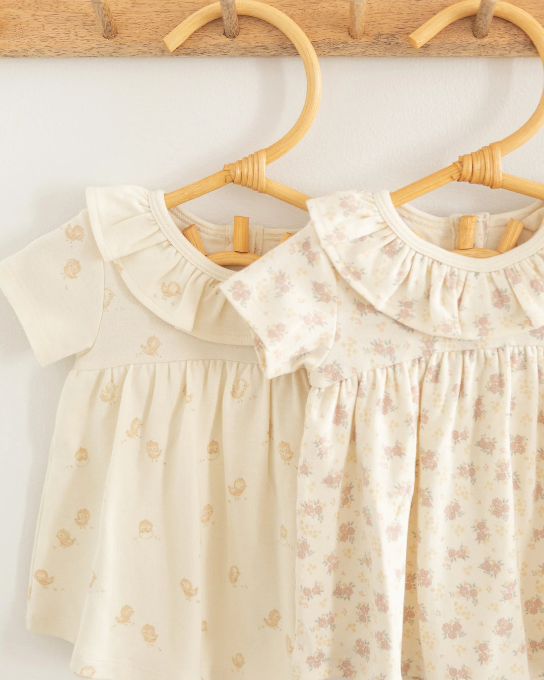 Quincy Mae – Ruffle Collar Jersey Dress in Flower Field