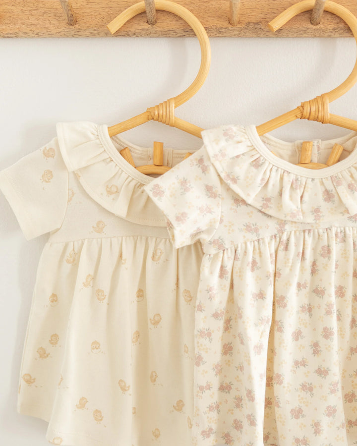Quincy Mae – Ruffle Collar Jersey Dress in Flower Field