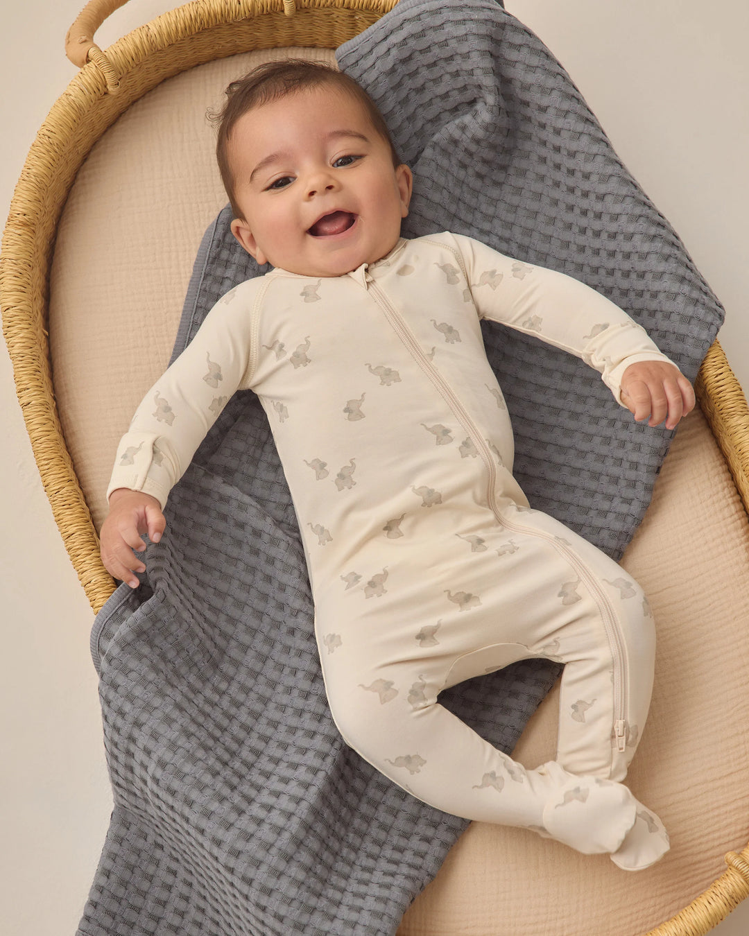 Quincy Mae – Bamboo Zip Long Sleeve Footie in Elephants