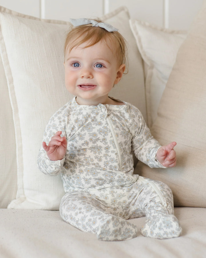 Quincy Mae – Bamboo Zip Long Sleeve Footie in Blue Floral
