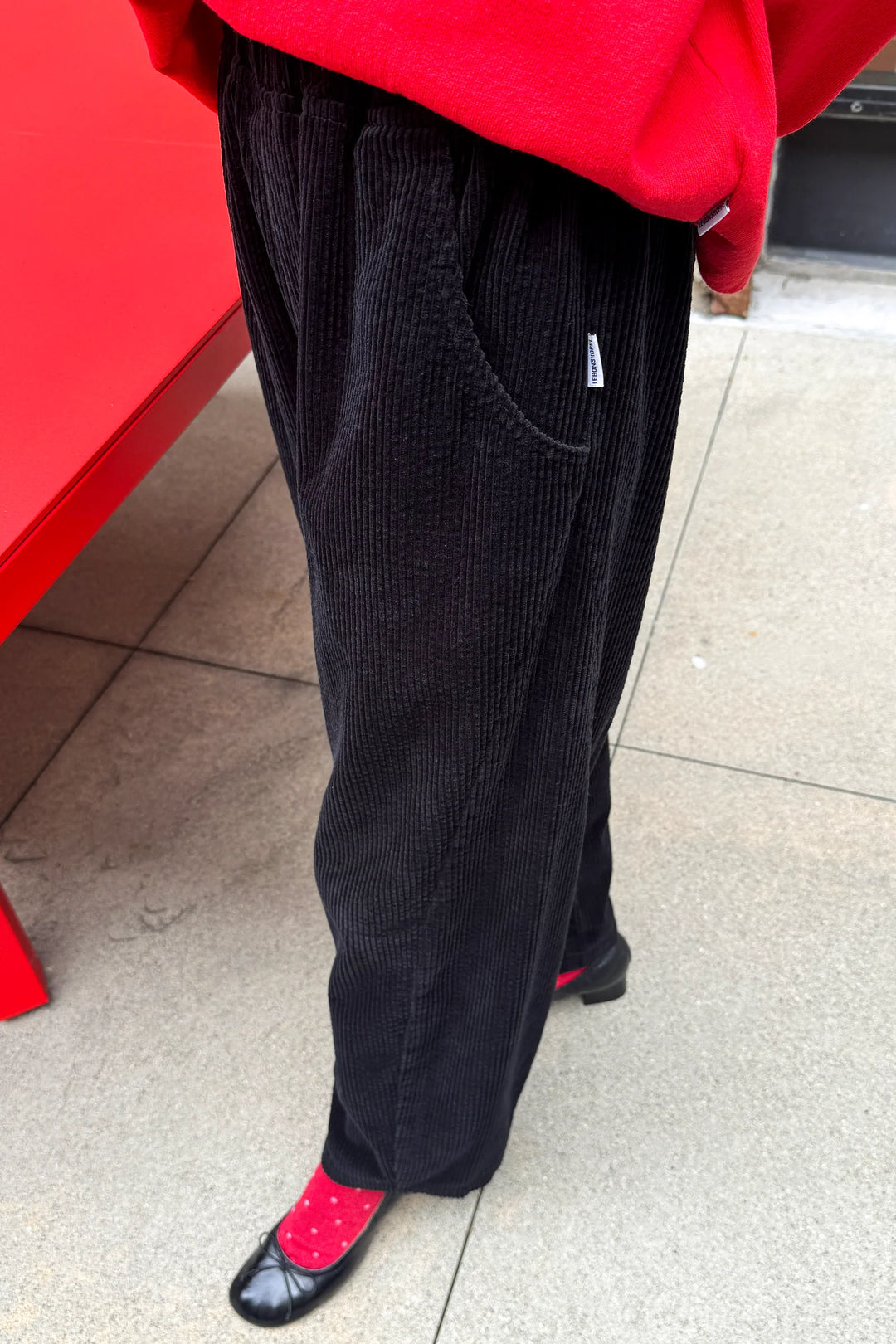 Le Bon Shoppe - Arc Soft Corduroy Pants in Black
