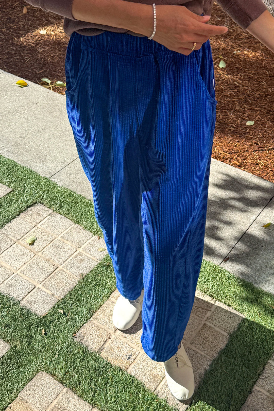 Le Bon Shoppe - Arc Soft Corduroy Pants in Cobalt
