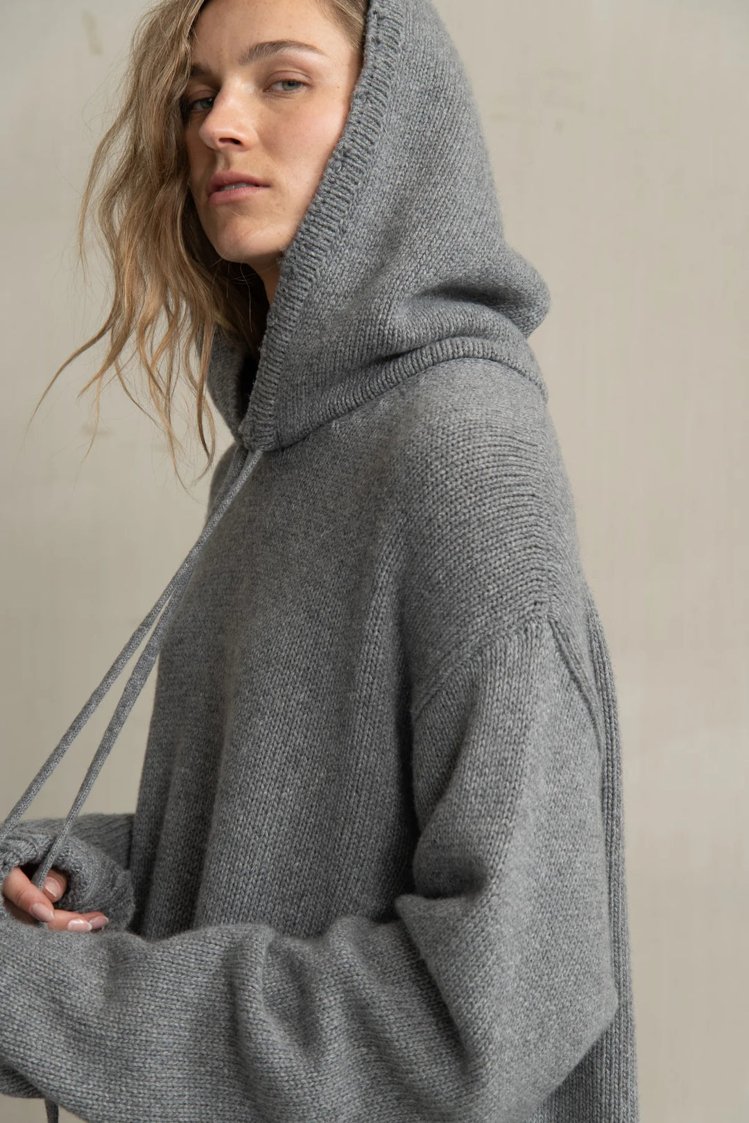 Humanoid – Willy Wool Cashmere Hooded Sweater in Grey