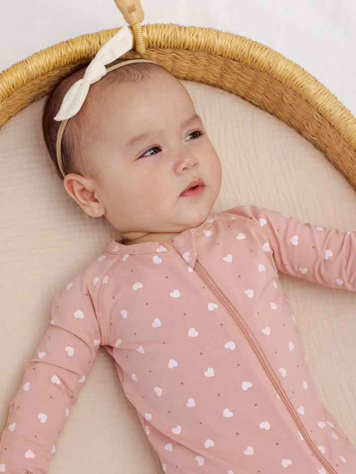 Quincy Mae – Bamboo Zip Footie in Pink Hearts