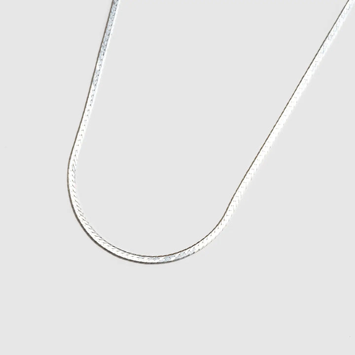 Wolf Circus Jewelry – Thin Herringbone Chain in Silver