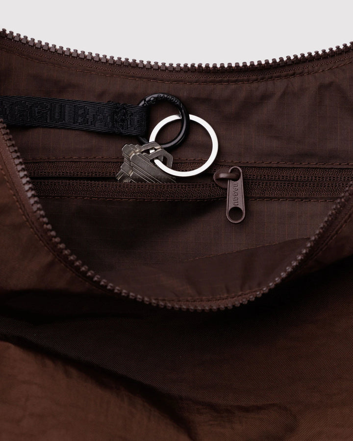 BAGGU - Medium Nylon Crescent Bag in Coffee