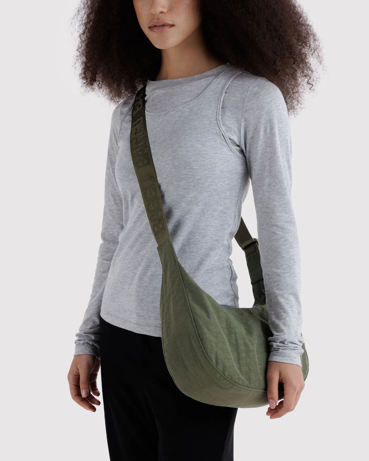 BAGGU - Medium Nylon Crescent Bag in Caper