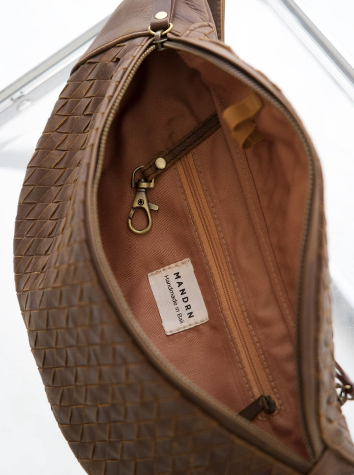 MANDRN - Woven Atlas Fanny Pack in Dark Saddle