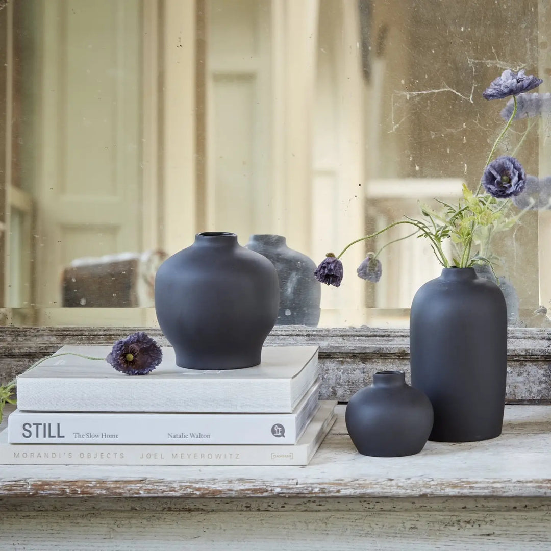 Floral Society – Ceramic Blossom Vase in Smoke