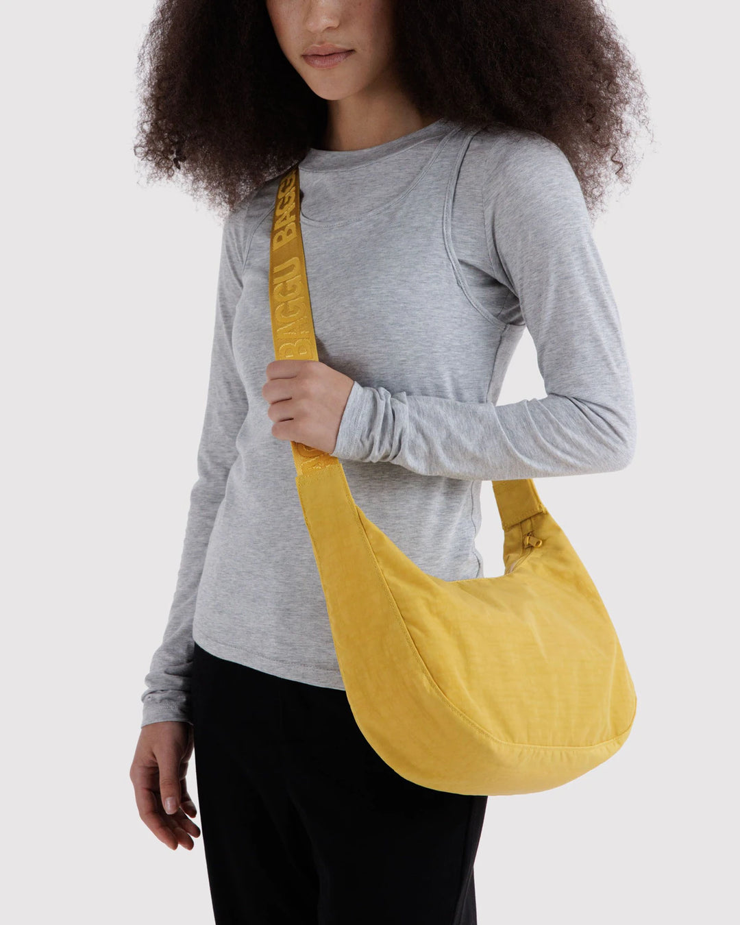 BAGGU - Medium Nylon Crescent Bag in Sunflower