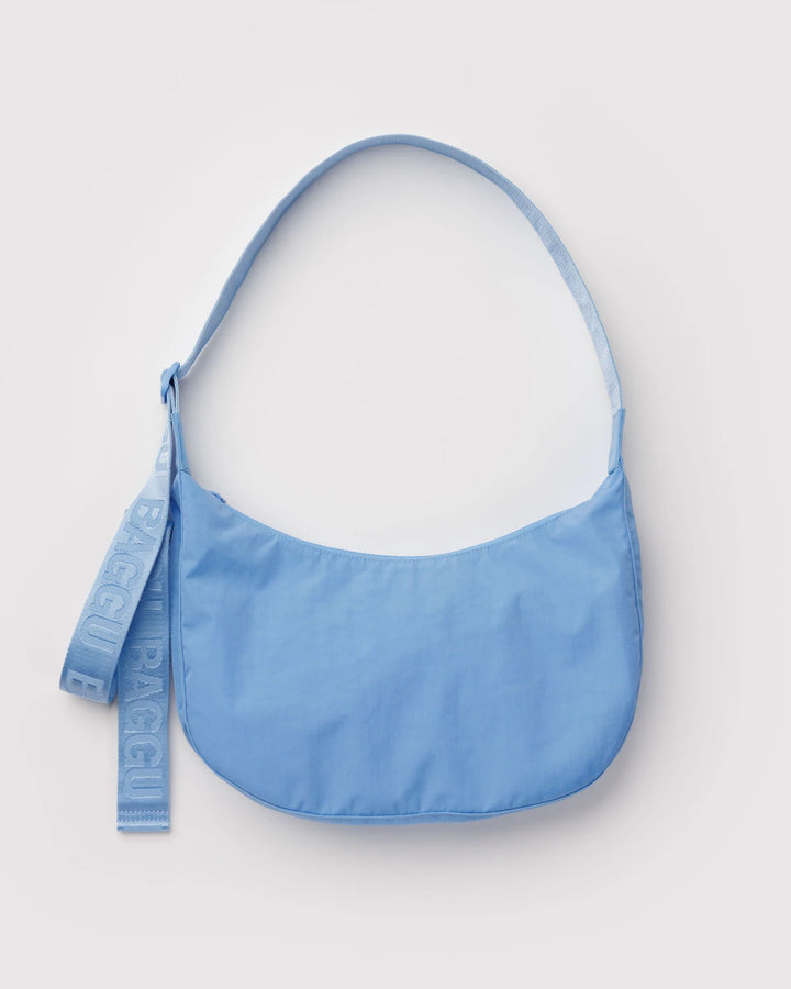 BAGGU - Medium Nylon Crescent Bag in Piscine