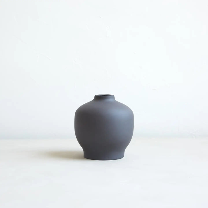 Floral Society – Ceramic Blossom Vase in Smoke