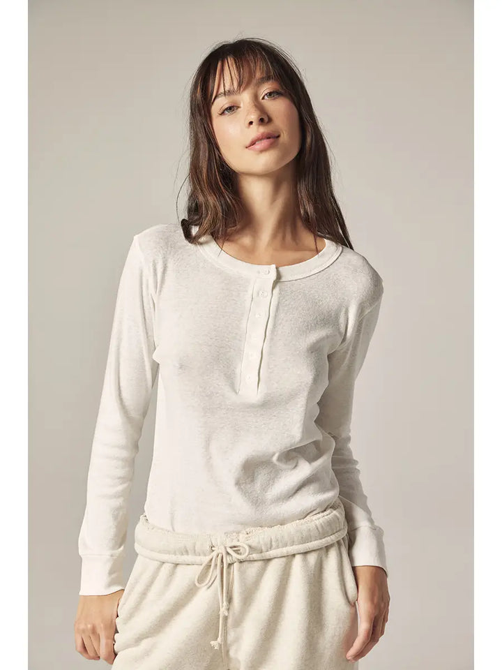 Amente – Long Sleeve Cotton Henry Top in White