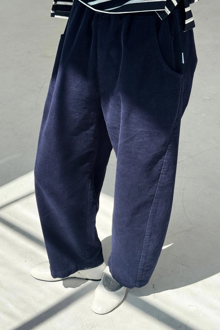 Le Bon Shoppe - Arc Corduroy Pants in Navy