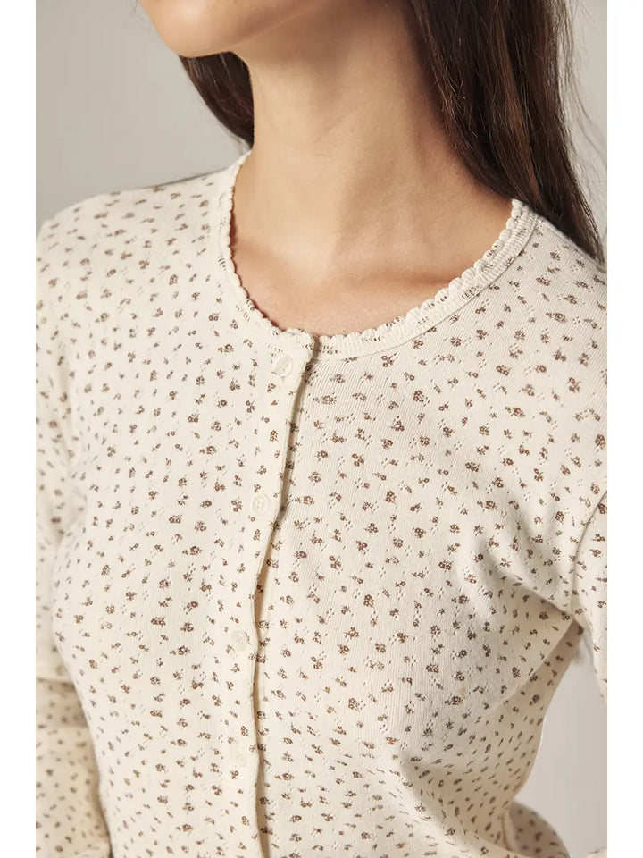 Amente – Romantic Button Down Short Cardigan in Cream Floral