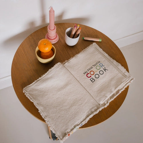 Lorena Canals – Sensory Book "Colors"
