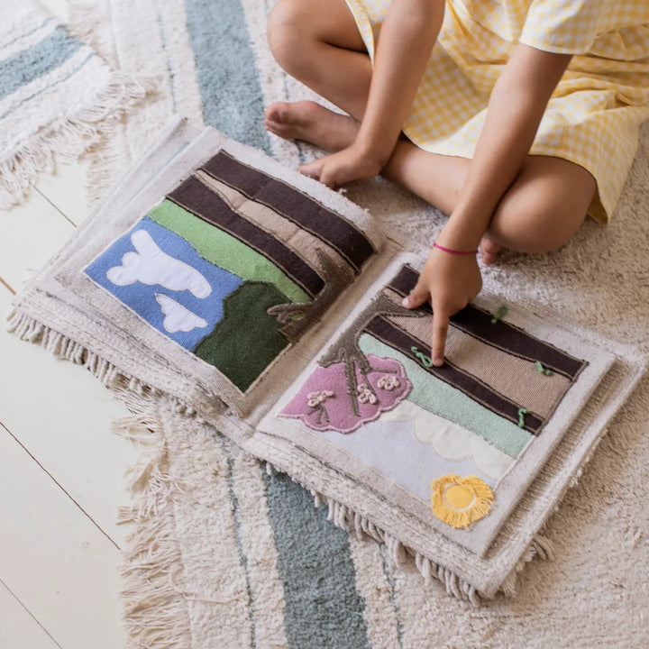 Lorena Canals – Textile Book "Cool Kids Eat Healthy"
