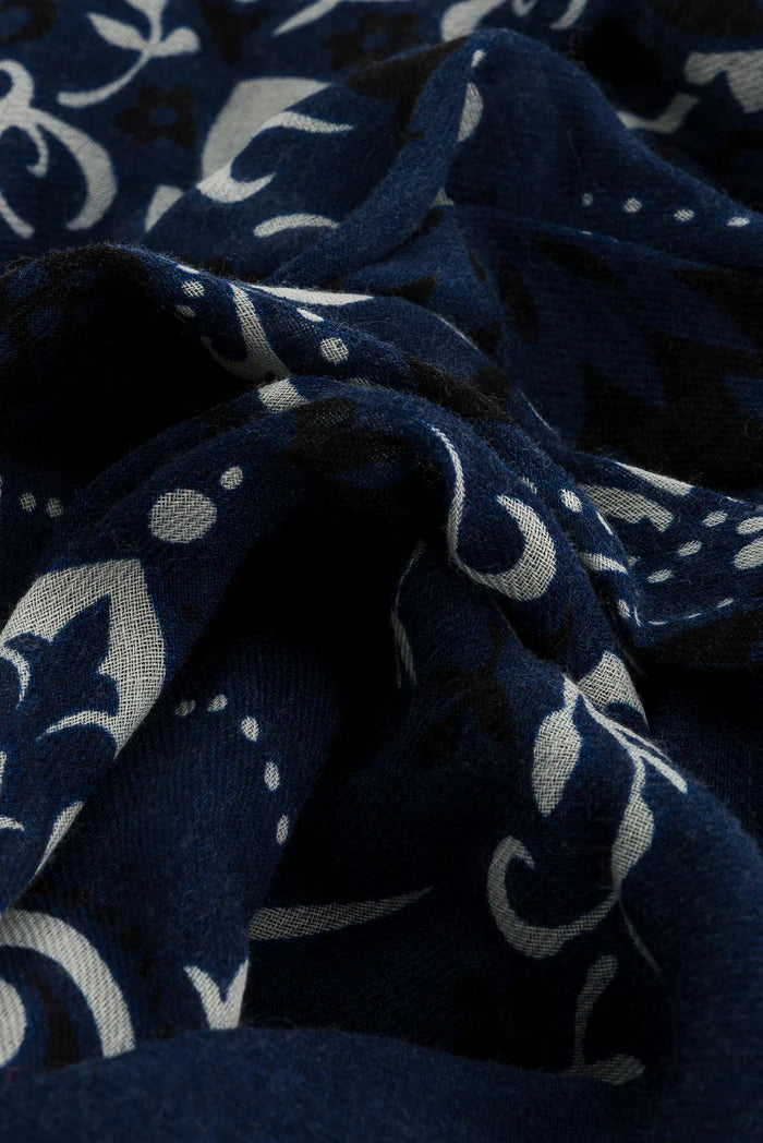 Maison Lecomte Flament – Cashmere Bandana in Navy