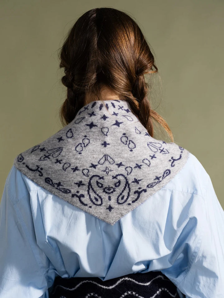 Hansel from Basel – Bandana Cashmere Triangle Scarf in Grey