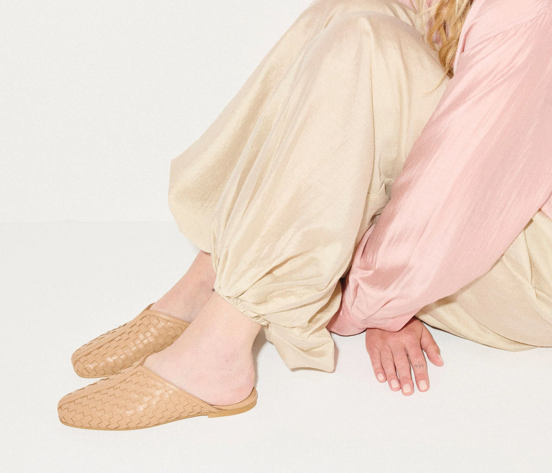 Freda Salvador – Saanvi Woven Leather Slide in Cognac