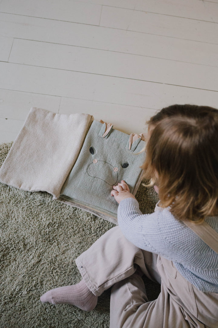 Lorena Canals – Sensory Book "Animals"