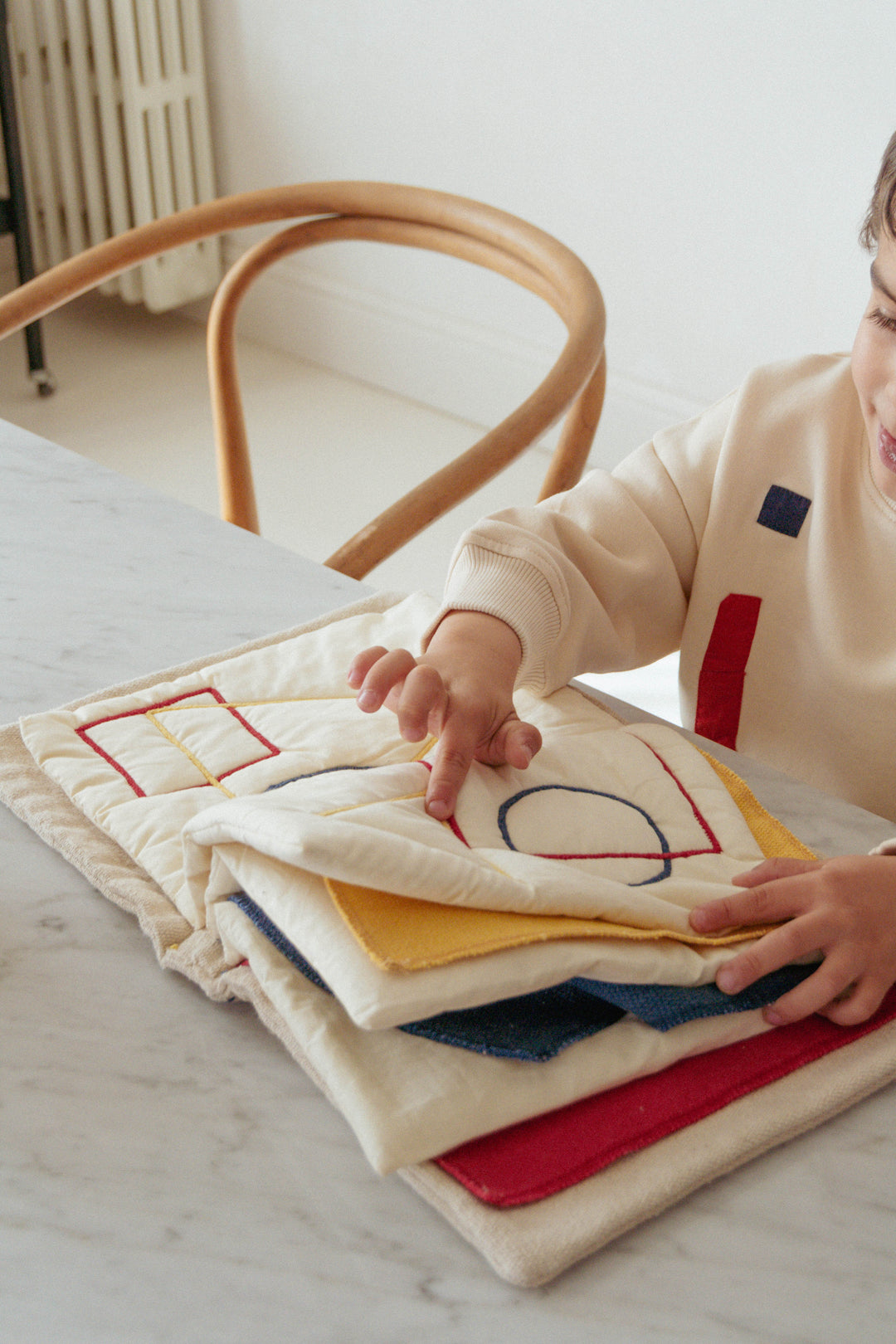 Lorena Canals – Sensory Colors & Shapes Book "Bauhaus"