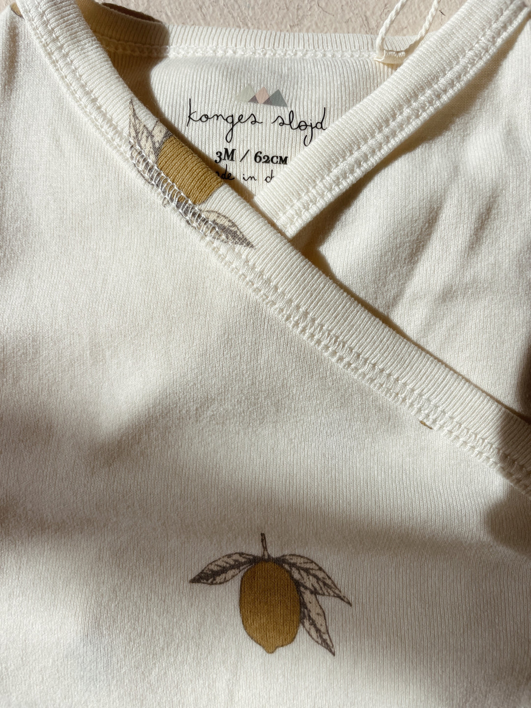 Konges Slojd - Newborn Onesie in Lemon