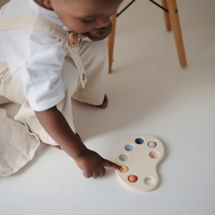 Mushie – Paint Palette Press Toy